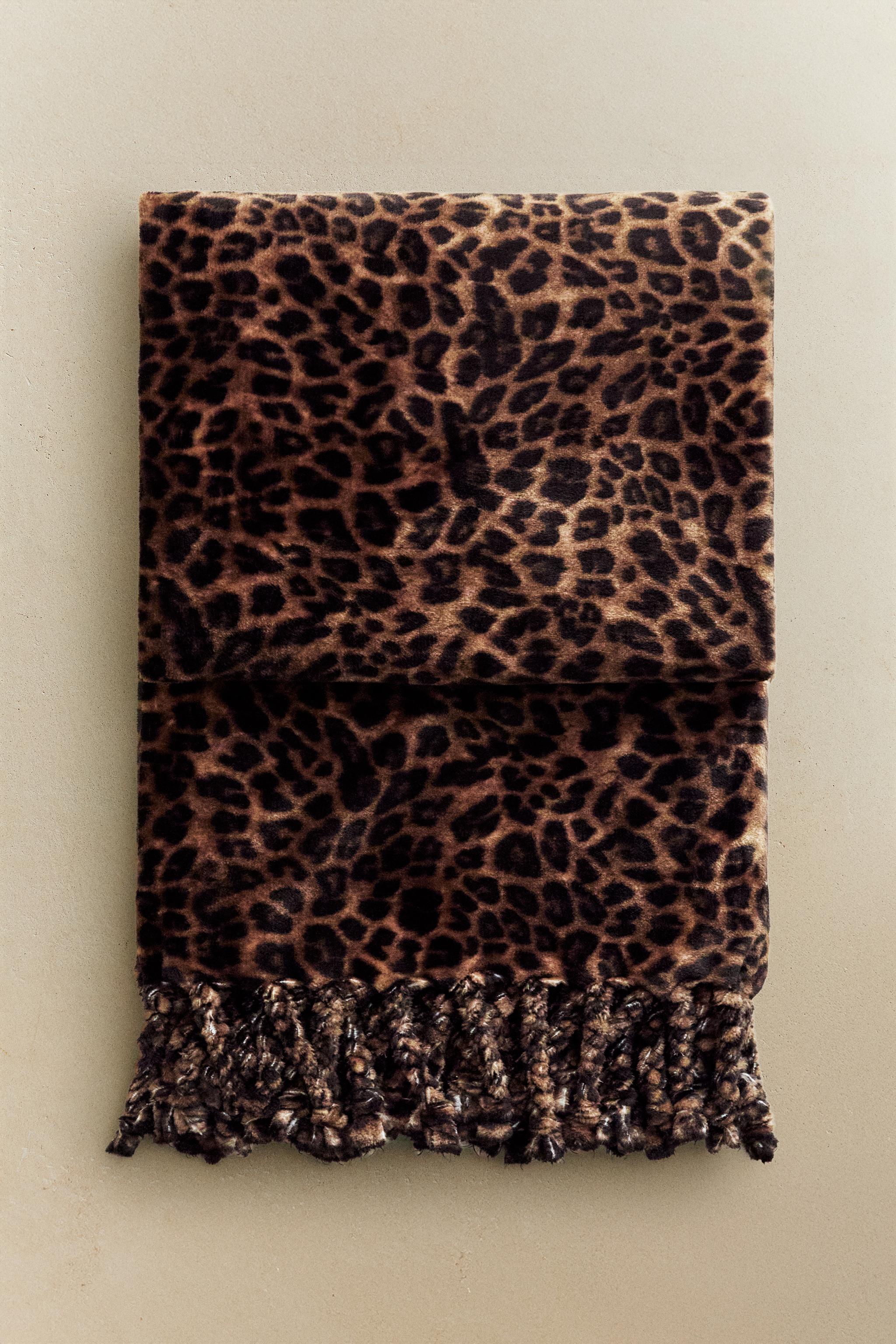 LEOPARD FLEECE BLANKET